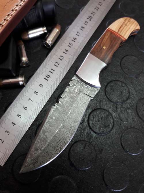 Handmade DAMASCUS Steel Knife, WOODEN handle scales. Crazy R1 start, No reserve.