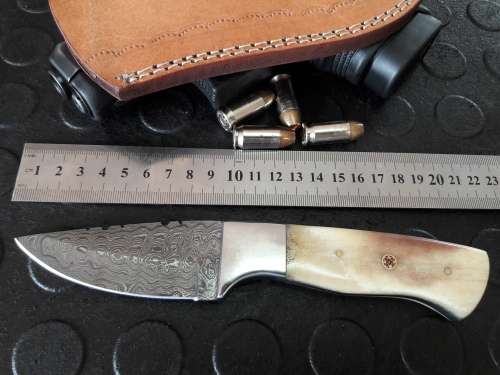 Handmade DAMASCUS Steel Knife, Camel Bone handle. Crazy R1 start, No reserve.