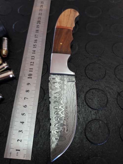 Handmade DAMASCUS Steel Knife, WOODEN handle scales. Crazy R1 start, No reserve.