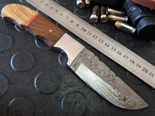 Handmade DAMASCUS Steel Knife, WOODEN handle scales. Crazy R1 start, No reserve.
