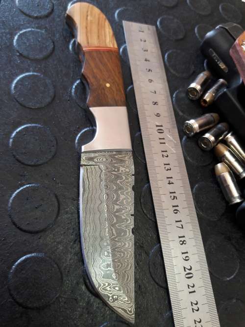 Handmade DAMASCUS Steel Knife, WOODEN handle scales. Crazy R1 start, No reserve.