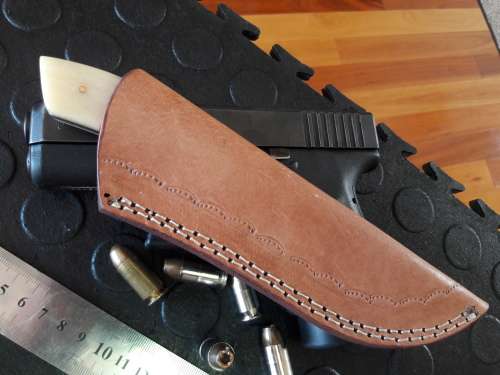 Handmade DAMASCUS Steel Knife, Camel Bone and wooden handle scales. Crazy R1 start, No reserve.