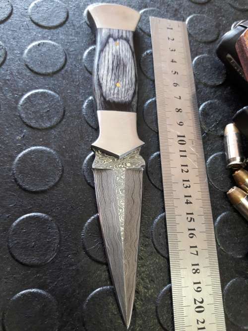 Handmade DAMASCUS steel Dagger with Wooden handle scales.  R1 start, No reserve auction.