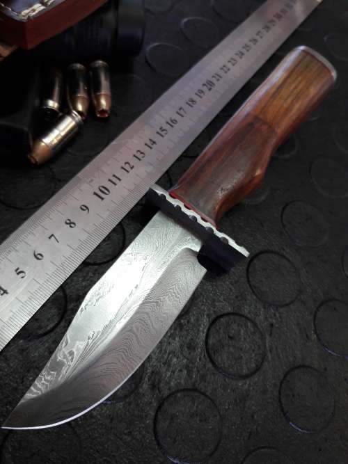 Handmade DAMASCUS Steel Knife, WOODEN handle scales. Crazy R1 start, No reserve.