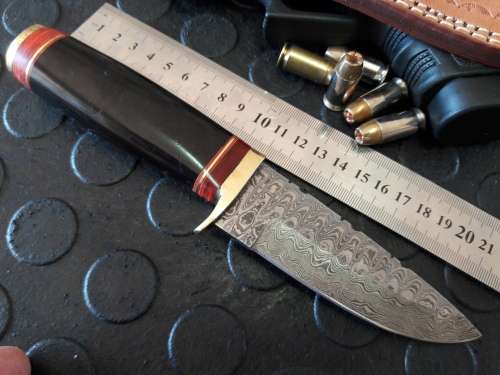 Handmade DAMASCUS steel Knife with Bull horn handle. R1 start, No reserve auction.