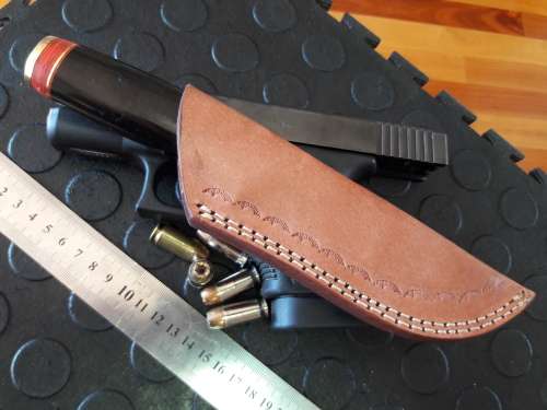 Handmade DAMASCUS steel Knife with Bull horn handle. R1 start, No reserve auction.