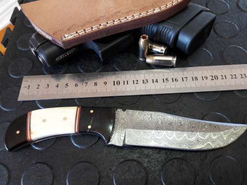 Handmade DAMASCUS Steel Knife, Camel Bone and Bull horn handle scales. Crazy R1 start, No reserve.
