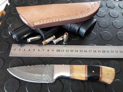 Handmade DAMASCUS Steel Knife, Bull Horn and wooden handle scales. Crazy R1 start, No reserve.
