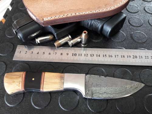 Handmade DAMASCUS Steel Knife, Bull Horn and wooden handle scales. Crazy R1 start, No reserve.