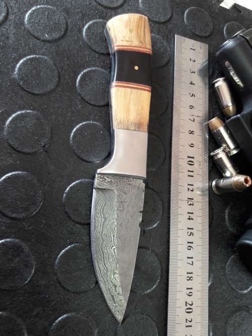 Handmade DAMASCUS Steel Knife, Bull Horn and wooden handle scales. Crazy R1 start, No reserve.