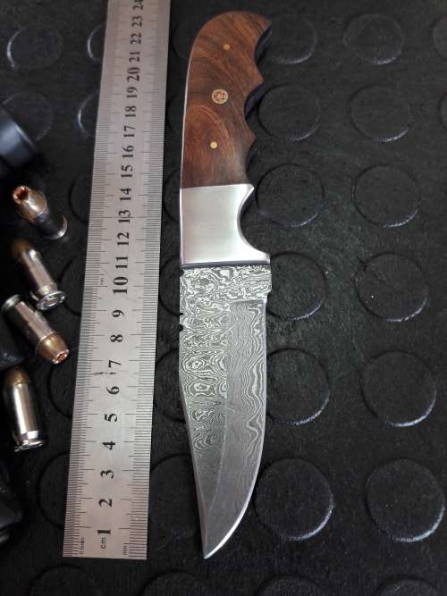 Handmade DAMASCUS Steel Knife, WOODEN handle scales. Crazy R1 start, No reserve.