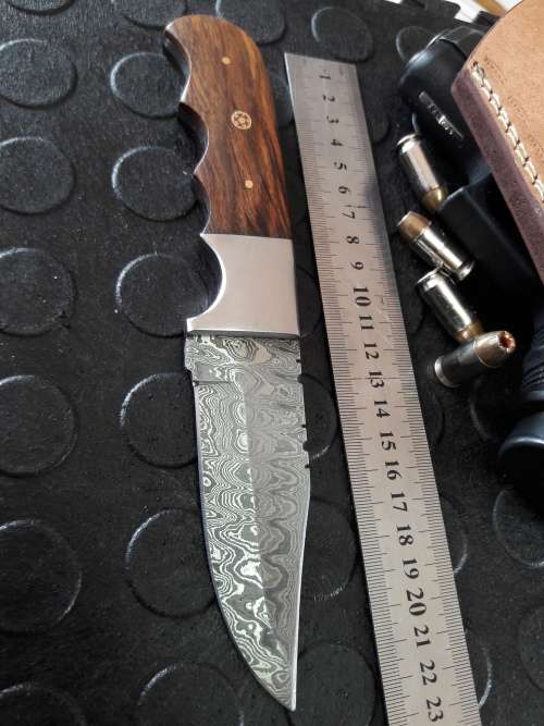 Handmade DAMASCUS Steel Knife, WOODEN handle scales. Crazy R1 start, No reserve.
