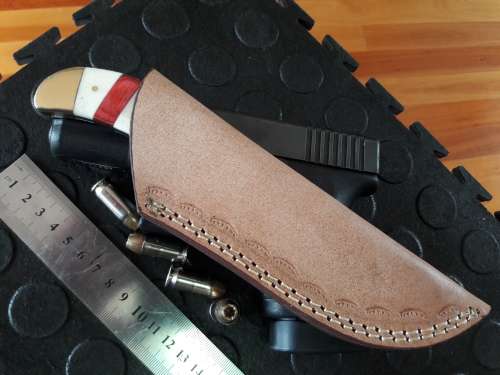 Handmade DAMASCUS Steel Knife, Camel Bone handle. Crazy R1 start, No reserve.