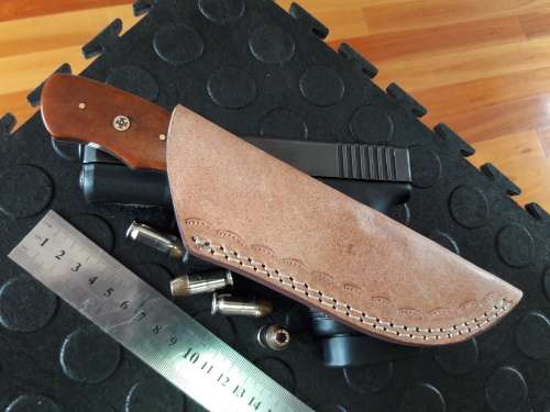 Handmade DAMASCUS Steel Knife, Camel Bone handle. Crazy R1 start, No reserve.