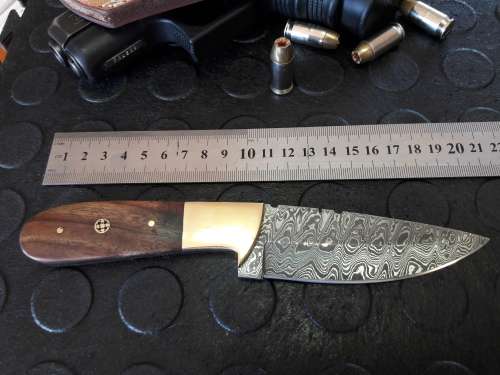 Handmade DAMASCUS Steel Knife, WOODEN handle scales. Crazy R1 start, No reserve.