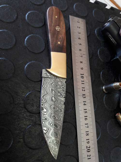 Handmade DAMASCUS Steel Knife, WOODEN handle scales. Crazy R1 start, No reserve.