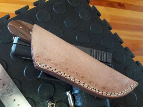 Handmade DAMASCUS Steel Knife, WOODEN handle scales. Crazy R1 start, No reserve.