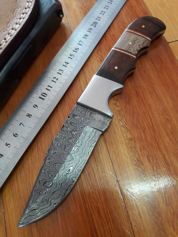 Handmade DAMASCUS Steel Knife, WOODEN handle scales. Crazy R1 start, No reserve.
