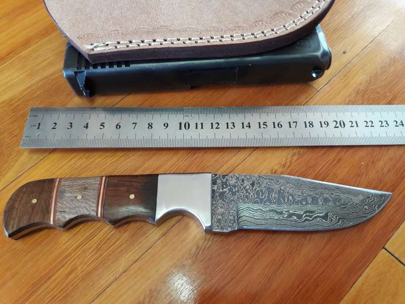 Handmade DAMASCUS Steel Knife, WOODEN handle scales. Crazy R1 start, No reserve.