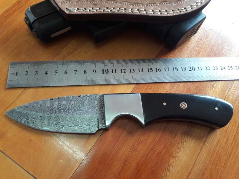 Handmade DAMASCUS Steel Knife with Bull horn handle scales. Crazy R1 start, No reserve.