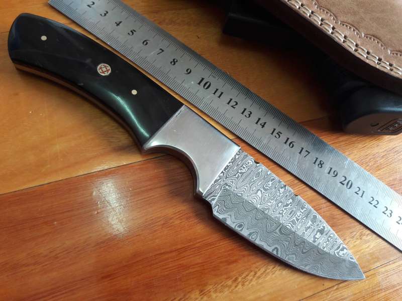 Handmade DAMASCUS Steel Knife with Bull horn handle scales. Crazy R1 start, No reserve.