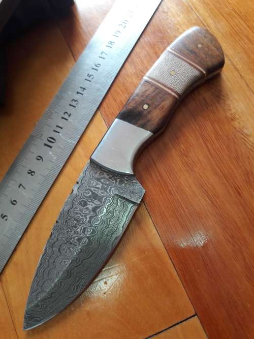 Handmade DAMASCUS Steel Knife, Wooden handle. Crazy R1 start, No reserve.