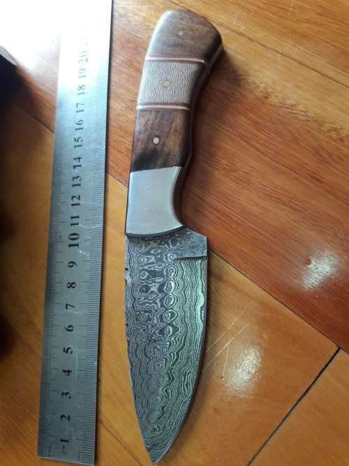 Handmade DAMASCUS Steel Knife, Wooden handle. Crazy R1 start, No reserve.