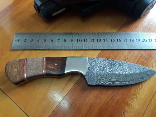 Handmade DAMASCUS Steel Knife, Wooden handle. Crazy R1 start, No reserve.