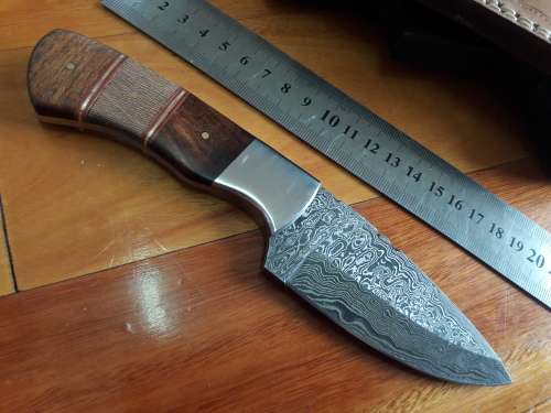 Handmade DAMASCUS Steel Knife, Wooden handle. Crazy R1 start, No reserve.