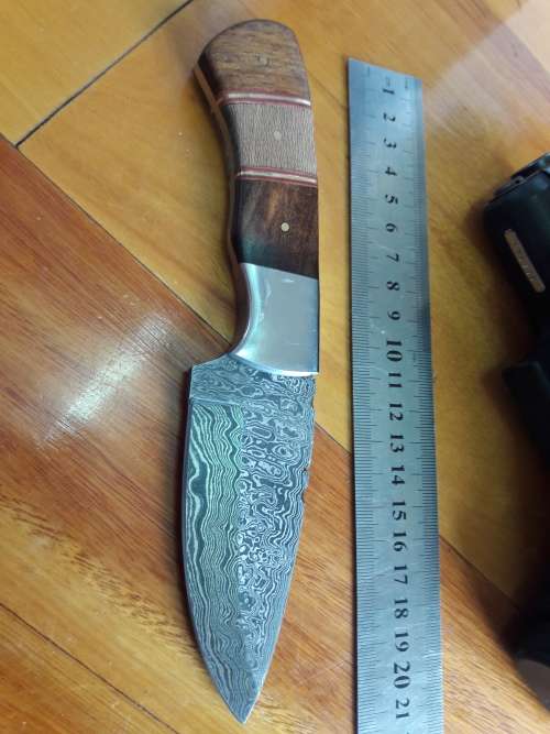 Handmade DAMASCUS Steel Knife, Wooden handle. Crazy R1 start, No reserve.