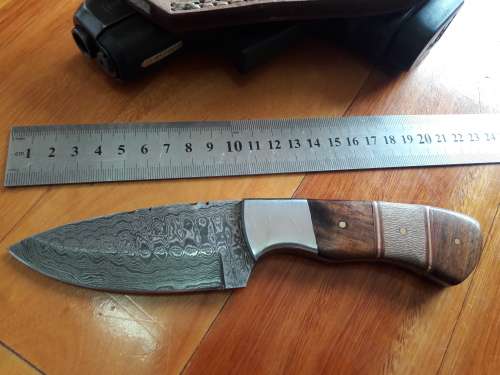 Handmade DAMASCUS Steel Knife, Wooden handle. Crazy R1 start, No reserve.
