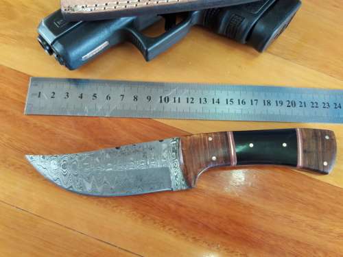 Handmade DAMASCUS Steel Knife, Bull Horn and wooden handle scales. Crazy R1 start, No reserve.