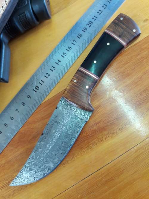Handmade DAMASCUS Steel Knife, Bull Horn and wooden handle scales. Crazy R1 start, No reserve.