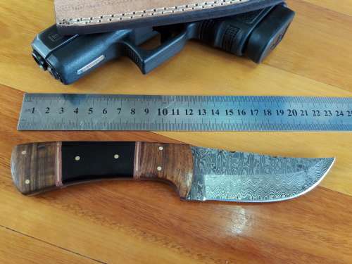 Handmade DAMASCUS Steel Knife, Bull Horn and wooden handle scales. Crazy R1 start, No reserve.