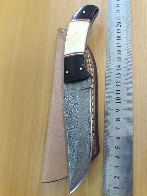 Handmade DAMASCUS Steel Knife, Camel Bone and Bull horn handle scales. Crazy R1 start, No reserve.
