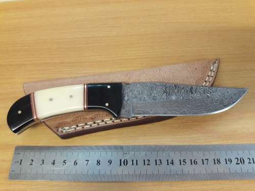 Handmade DAMASCUS Steel Knife, Camel Bone and Bull horn handle scales. Crazy R1 start, No reserve.