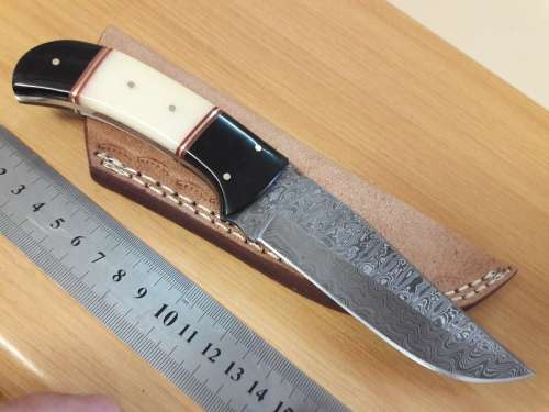 Handmade DAMASCUS Steel Knife, Camel Bone and Bull horn handle scales. Crazy R1 start, No reserve.