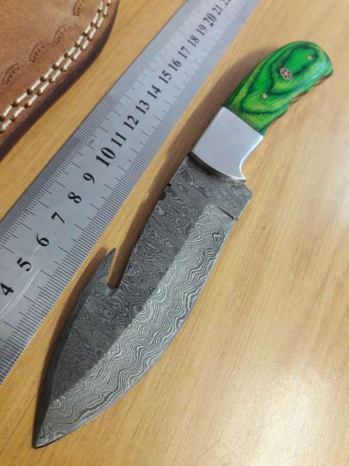 Handmade DAMASCUS Steel Knife, Wooden handle. Crazy R1 start, No reserve.