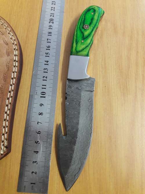 Handmade DAMASCUS Steel Knife, Wooden handle. Crazy R1 start, No reserve.