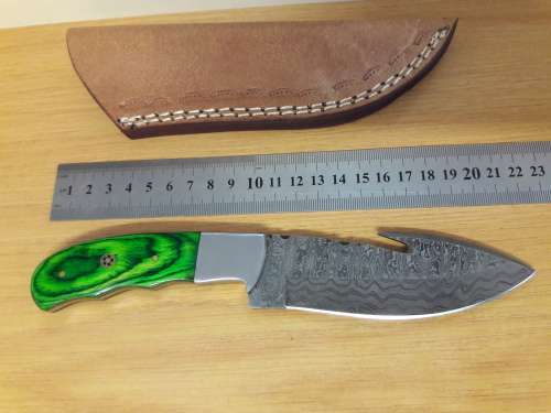 Handmade DAMASCUS Steel Knife, Wooden handle. Crazy R1 start, No reserve.