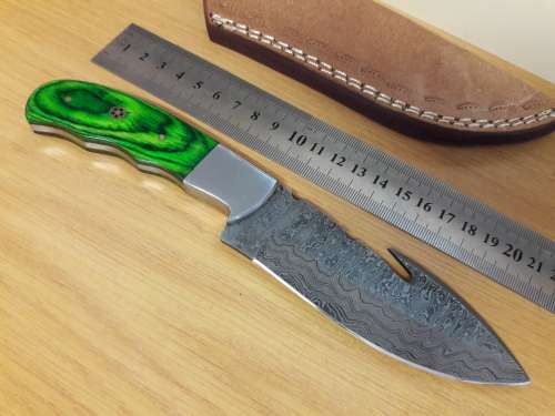 Handmade DAMASCUS Steel Knife, Wooden handle. Crazy R1 start, No reserve.