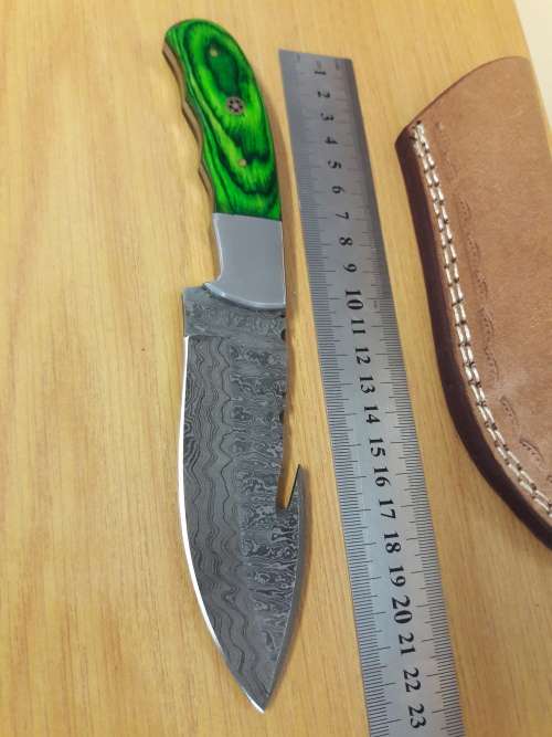 Handmade DAMASCUS Steel Knife, Wooden handle. Crazy R1 start, No reserve.