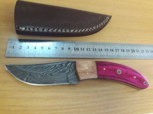 Handmade DAMASCUS Steel Knife, Wooden handle. Crazy R1 start, No reserve.