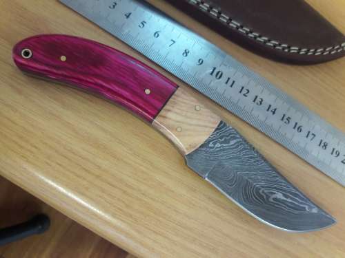 Handmade DAMASCUS Steel Knife, Wooden handle. Crazy R1 start, No reserve.