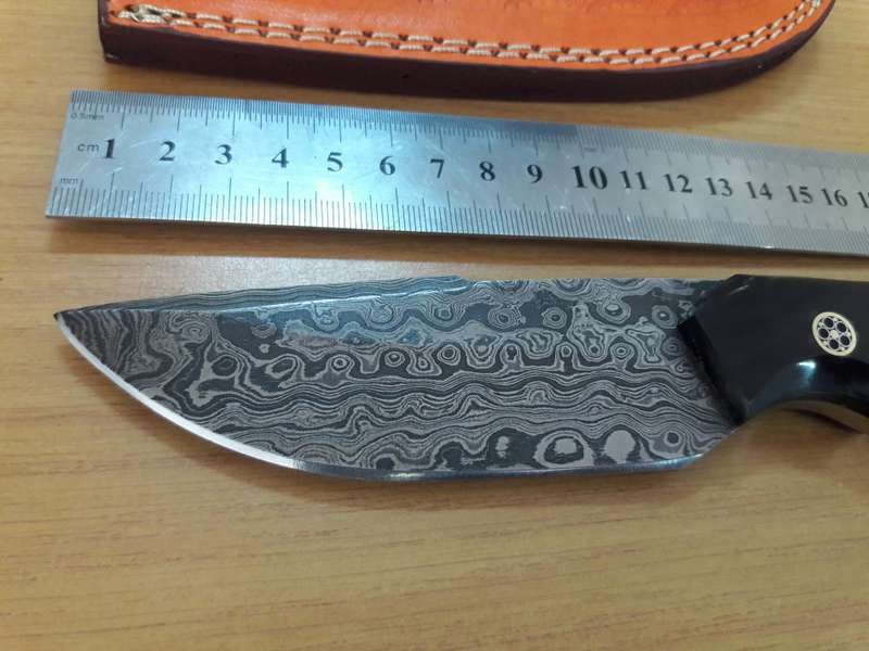Handmade DAMASCUS Steel Knife, Bull Horn and Wooden handle. Crazy R1 start, No reserve.