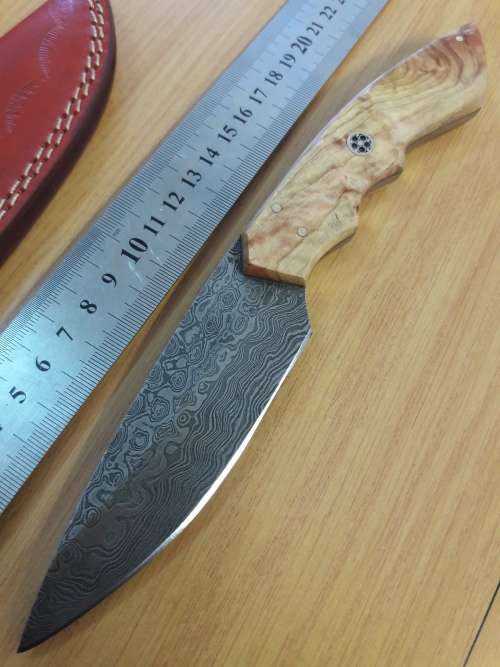 Handmade DAMASCUS Steel Knife, Wooden handle Scales. Crazy R1 start, No reserve.