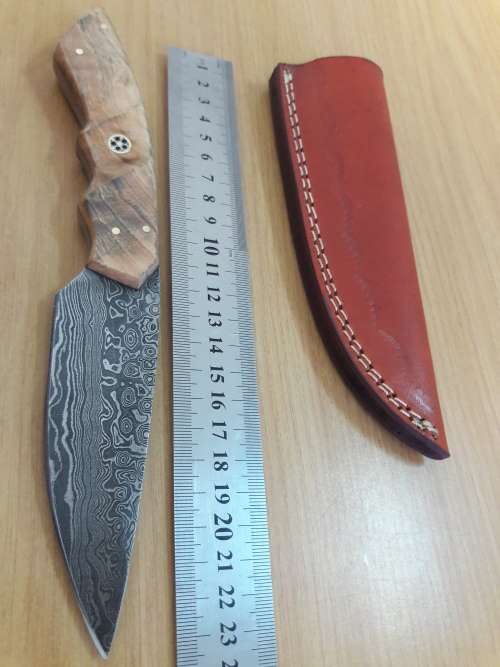 Handmade DAMASCUS Steel Knife, Wooden handle Scales. Crazy R1 start, No reserve.