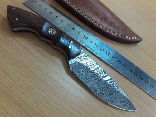 Handmade DAMASCUS Steel Knife, Wooden handle Scales. NEW DESIGN !!!!!!!
