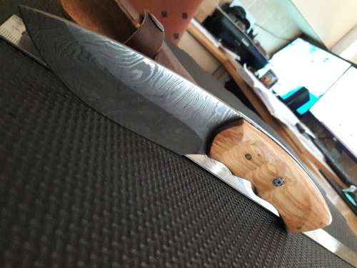 Handmade DAMASCUS Steel Hunting Knife with Wooden handle scales. NEW DESIGN !!!!!