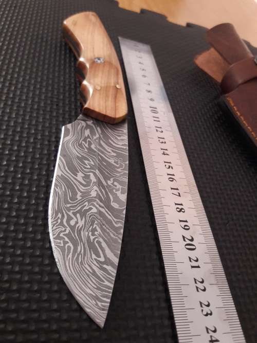 Handmade DAMASCUS Steel Hunting Knife with Wooden handle scales. NEW DESIGN !!!!!